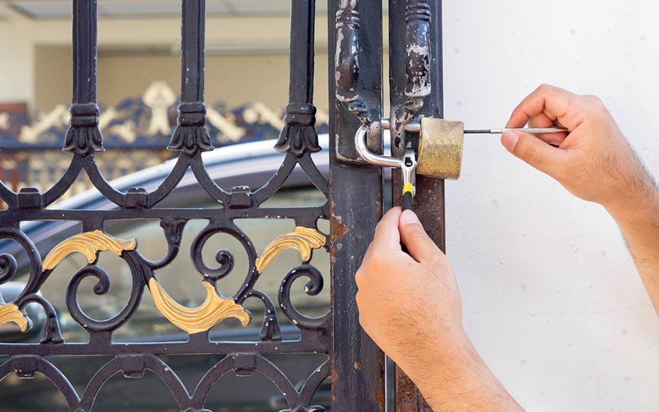 changement serrure porte Paris 18